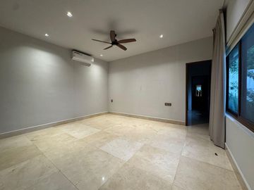 Casa en venta de 4 recámaras en privada con amenidades en Santa Gertrudis Copo, Mérida.