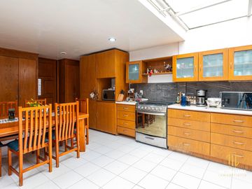 Casa en venta en Arboledas de San Ignacio, con cuatro habitaciones