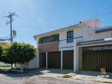 Casa en venta en Arboledas de San Ignacio, con cuatro habitaciones