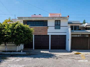 Casa en venta en Arboledas de San Ignacio, con cuatro habitaciones