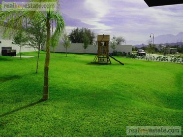 Casa en Venta en Monterrey, N. L., Fracc. La Joya Privada Residencial con alberca.