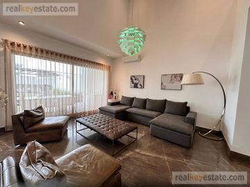Casa en Venta en Monterrey, N. L., Fracc. La Joya Privada Residencial con alberca.