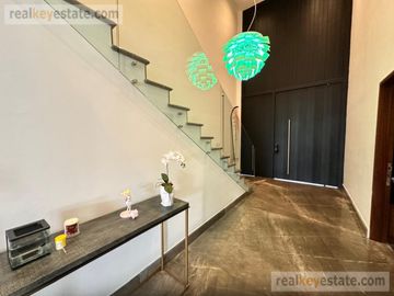 Casa en Venta en Monterrey, N. L., Fracc. La Joya Privada Residencial con alberca.