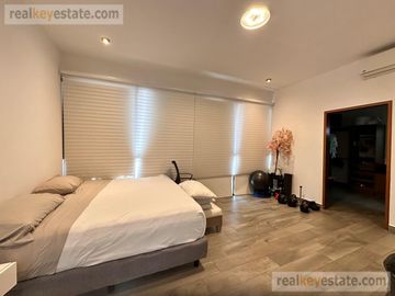 Casa en Venta en Monterrey, N. L., Fracc. La Joya Privada Residencial con alberca.