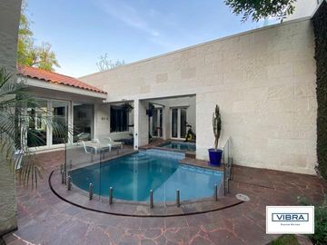 Magnífica residencia con alberca a la venta en las Lomas de Chapultepec, CDMX