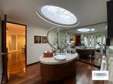 Magnífica residencia con alberca a la venta en las Lomas de Chapultepec, CDMX