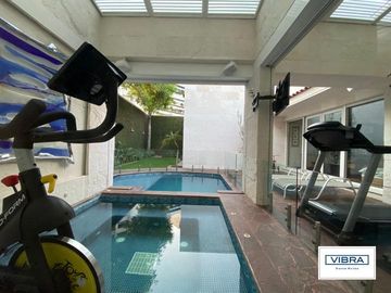 Magnífica residencia con alberca a la venta en las Lomas de Chapultepec, CDMX