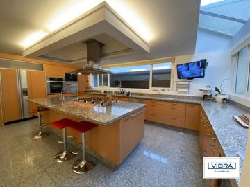 Magnífica residencia con alberca a la venta en las Lomas de Chapultepec, CDMX
