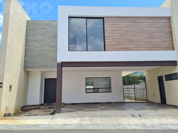 Casa - Fraccionamiento Altares Residencial