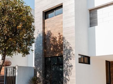 CASA EN PREVENTA EN PARQUE ZACATECAS, ZONA LOMAS DE ANGELÓPOLIS III
