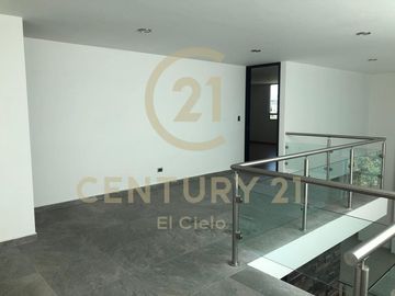 CASA EN VENTA - CLUSTER 10 10 10 EN LOMAS DE ANGELOPOLIS