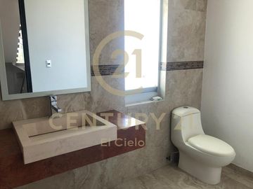 CASA EN VENTA - CLUSTER 10 10 10 EN LOMAS DE ANGELOPOLIS