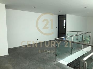 CASA EN VENTA - CLUSTER 10 10 10 EN LOMAS DE ANGELOPOLIS