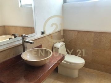 CASA EN VENTA - CLUSTER 10 10 10 EN LOMAS DE ANGELOPOLIS