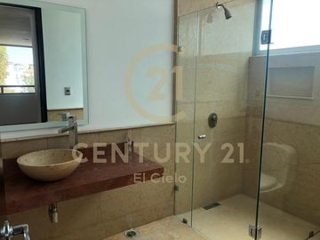 CASA EN VENTA - CLUSTER 10 10 10 EN LOMAS DE ANGELOPOLIS