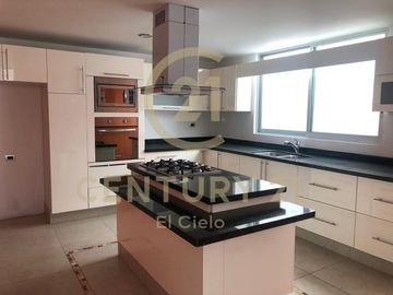 CASA EN VENTA - CLUSTER 10 10 10 EN LOMAS DE ANGELOPOLIS