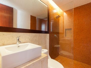 Luxury Penthouse 3-Bedroom with Rooftop