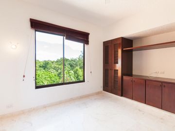 Luxury Penthouse 3-Bedroom with Rooftop