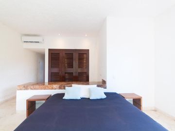 Luxury Penthouse 3-Bedroom with Rooftop