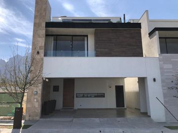 CASA EN VENTA ZONA CUMBRES MONTERREY N.L.