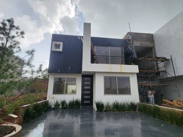 Casa en VENTA EN JESÚS DEL MONTE Fraccionamiento privado