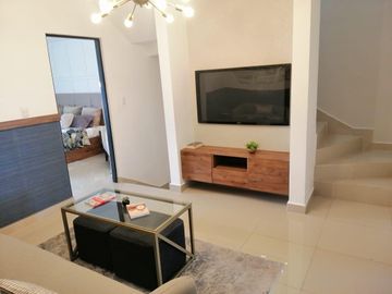 CASA EN VENTA ZONA APODACA