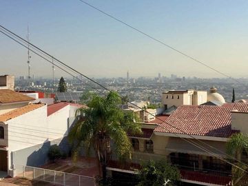 CASA U OFICINA EN VENTA CERRO DEL TESORO TLAQUEPAQUE