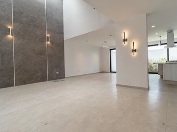 CASA EN VENTA NUEVA EN FRACCIONAMIENTO BOSQUES DE ZAVALETA