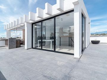 CASA EN VENTA NUEVA EN FRACCIONAMIENTO BOSQUES DE ZAVALETA
