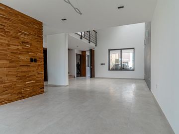 CASA EN VENTA NUEVA EN FRACCIONAMIENTO BOSQUES DE ZAVALETA