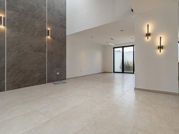 CASA EN VENTA NUEVA EN FRACCIONAMIENTO BOSQUES DE ZAVALETA