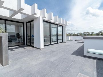 CASA EN VENTA NUEVA EN FRACCIONAMIENTO BOSQUES DE ZAVALETA