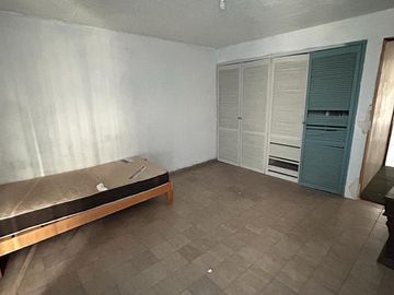 Casa en venta para remodelacion cercana a Plaza del Sol