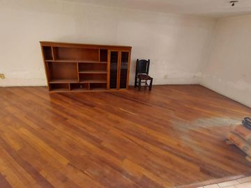 Casa en venta para remodelacion cercana a Plaza del Sol
