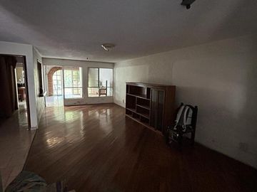 Casa en venta para remodelacion cercana a Plaza del Sol