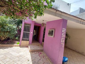 Casa en venta para remodelacion cercana a Plaza del Sol