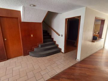 Casa en venta para remodelacion cercana a Plaza del Sol
