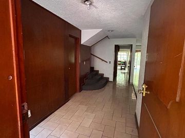 Casa en venta para remodelacion cercana a Plaza del Sol