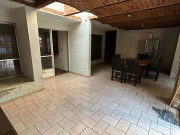 Casa en venta para remodelacion cercana a Plaza del Sol