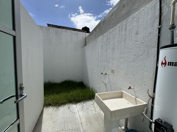 CASA EN VENTA EN JARDINES DE SANTIAGO, PUEBLA, CERCA A CU BUAP