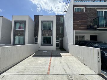 CASA EN VENTA EN JARDINES DE SANTIAGO, PUEBLA, CERCA A CU BUAP