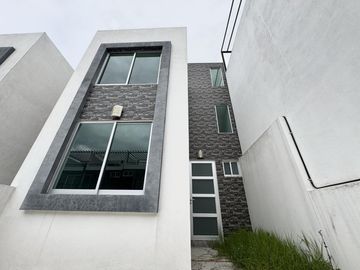 CASA EN VENTA EN JARDINES DE SANTIAGO, PUEBLA, CERCA A CU BUAP