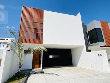 Casa - Fraccionamiento Lomas de la Rioja