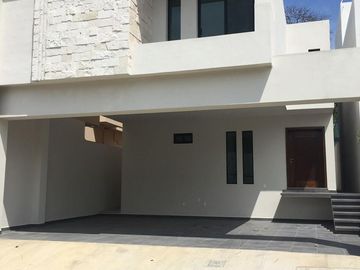 Casa - Fraccionamiento Hacienda del Rul