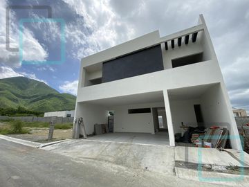 CASA EN VENTA PEDREGAL DE LA MONTAÑA ZONA CARRETERA NACIONAL MONTERREY
