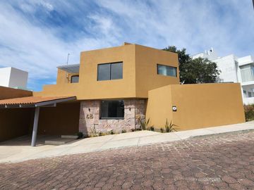 Casa en  Venta en Altozano Puerta del Sol  Fraccionamiento privado