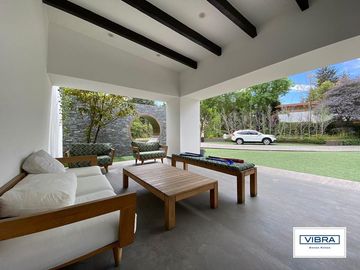 Magnífica residencia de lujo en Rancho San Francisco.