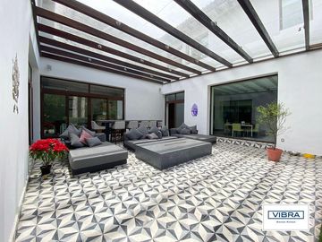 Magnífica residencia de lujo en Rancho San Francisco.