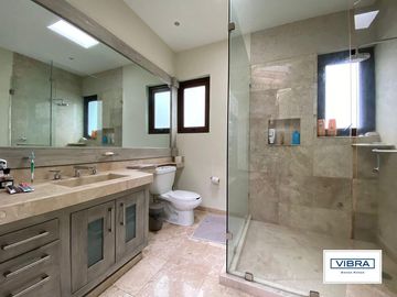 Magnífica residencia de lujo en Rancho San Francisco.