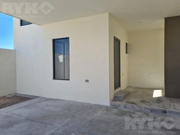 Casa en García, zona de Dominio Cumbres